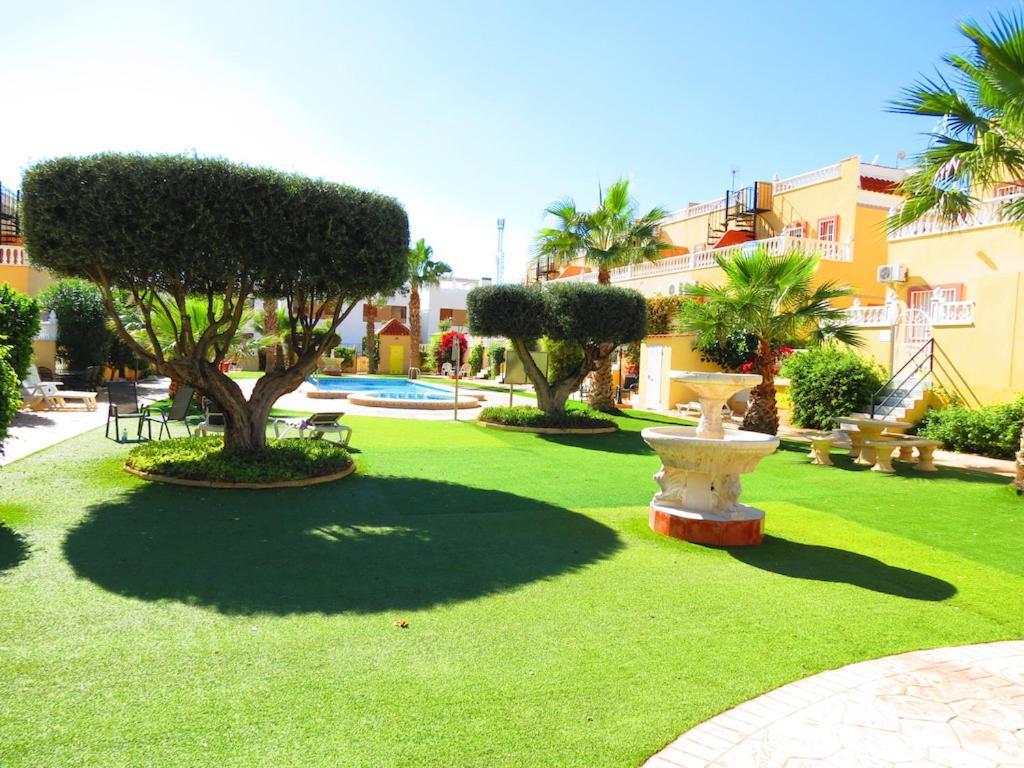 Вилла Casa La Zenia Elite Townhouse With Shared Pool And 10 Minutes Walk To Beach Ориуэла Экстерьер фото