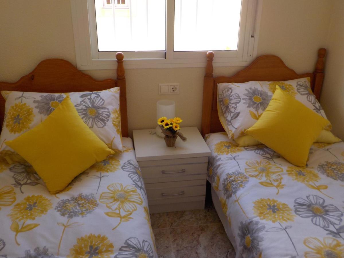 Вилла Casa La Zenia Elite Townhouse With Shared Pool And 10 Minutes Walk To Beach Ориуэла Экстерьер фото
