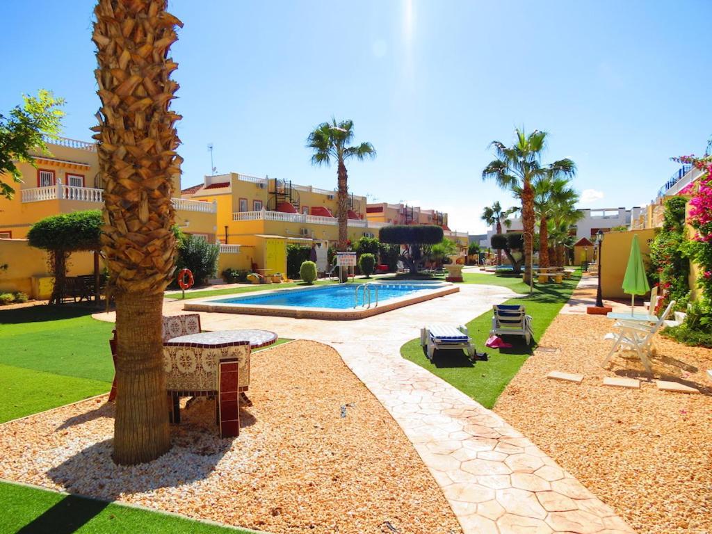 Вилла Casa La Zenia Elite Townhouse With Shared Pool And 10 Minutes Walk To Beach Ориуэла Экстерьер фото
