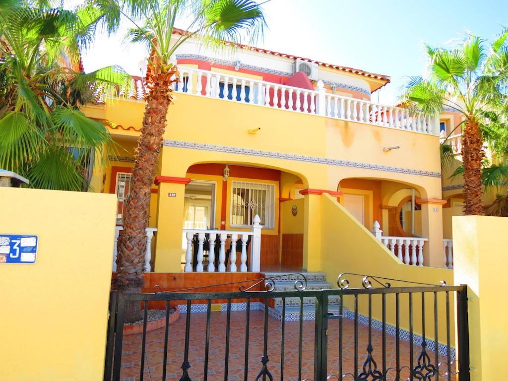 Вилла Casa La Zenia Elite Townhouse With Shared Pool And 10 Minutes Walk To Beach Ориуэла Экстерьер фото